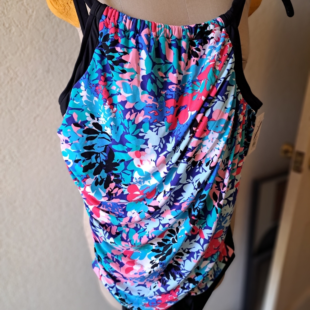 NWT $65 Sz 16 Croft & Barrow Tummy Control Swimsuit W Built In Bra Floral Front